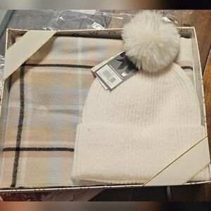 Nine West Cozy White Pom-Pom Beanie